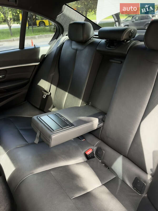 Седан BMW 3 Series 2016 в Киеве