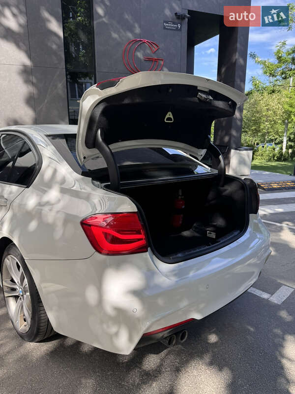 Седан BMW 3 Series 2016 в Киеве