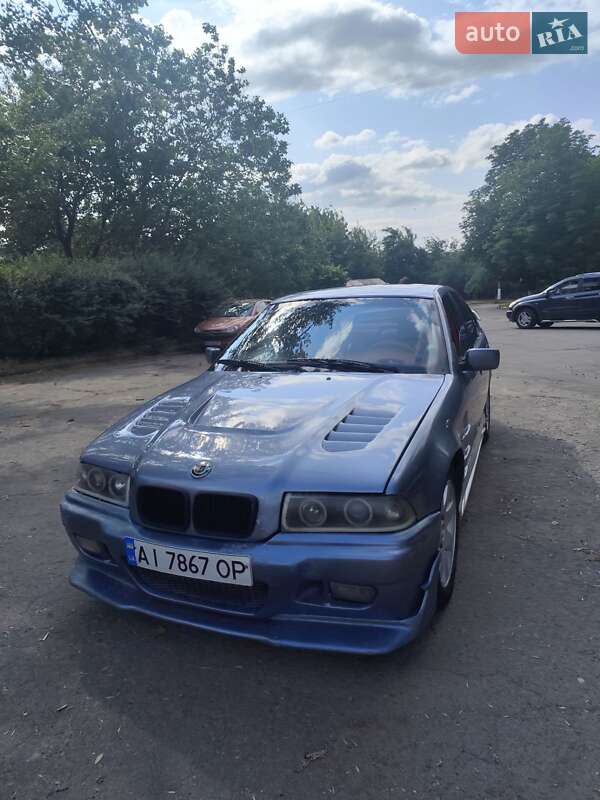 Седан BMW 3 Series 1993 в Первомайске