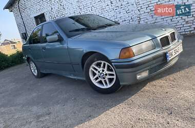 Седан BMW 3 Series 1993 в Радивилове