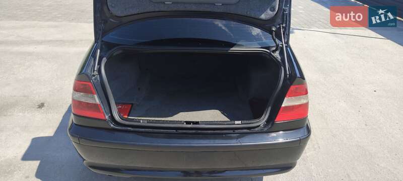 Седан BMW 3 Series 2004 в Романіву