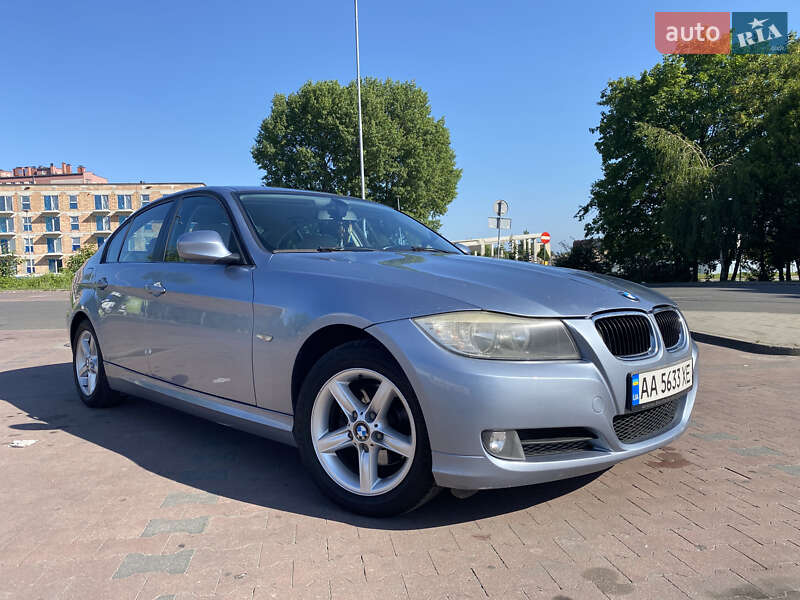 BMW 3 Series 2011