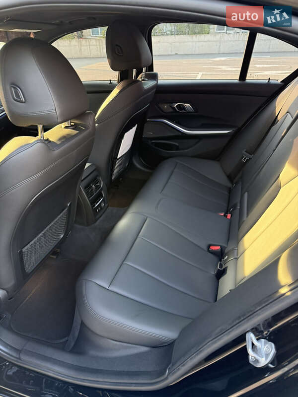 Седан BMW 3 Series 2018 в Киеве