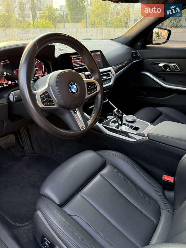 Седан BMW 3 Series 2018 в Киеве