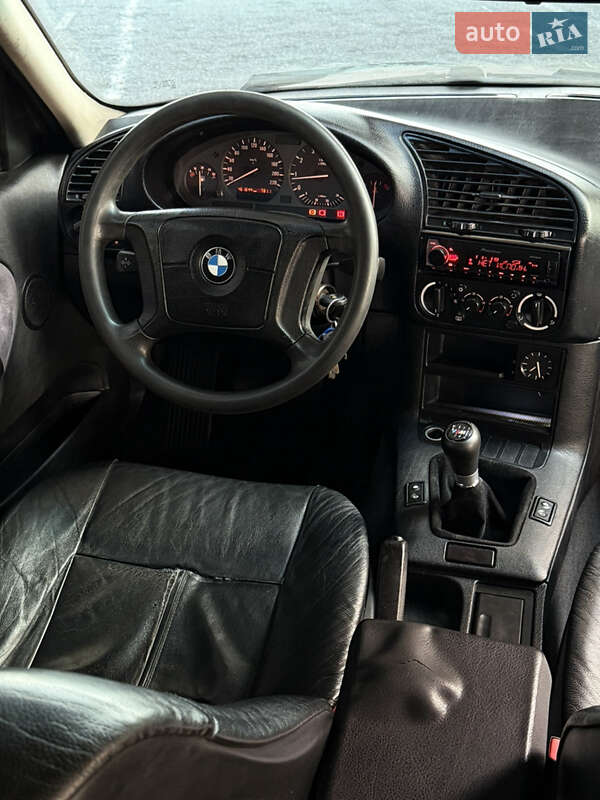 Седан BMW 3 Series 1995 в Одесі