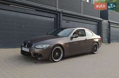 Купе BMW 3 Series 2011 в 