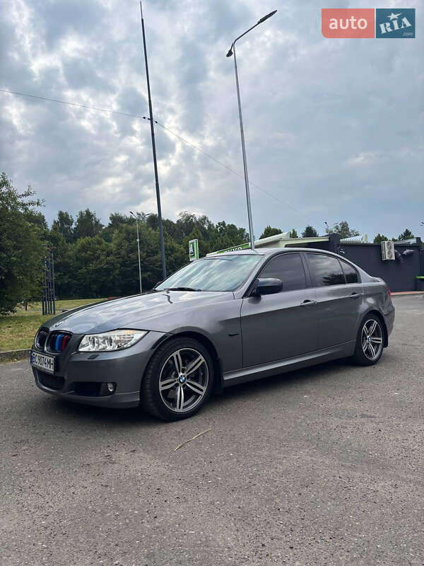 Седан BMW 3 Series 2011 в Львове
