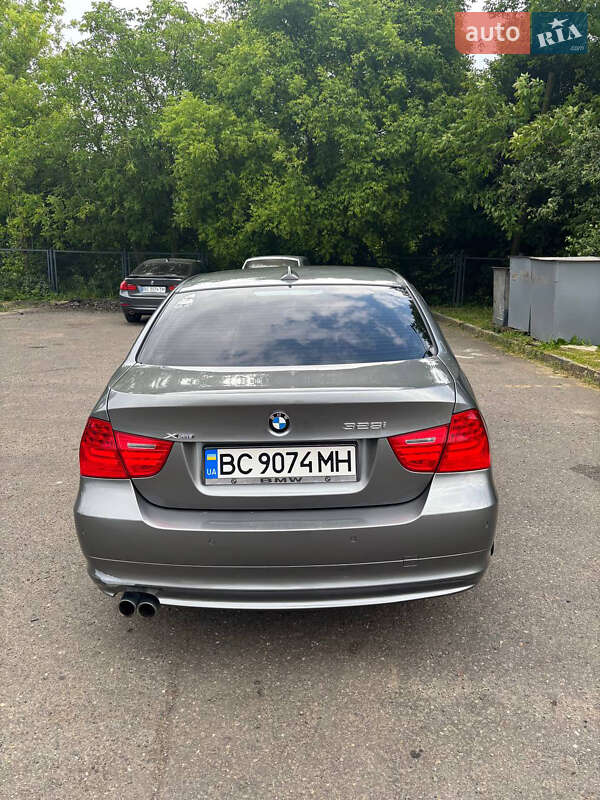 Седан BMW 3 Series 2011 в Львове