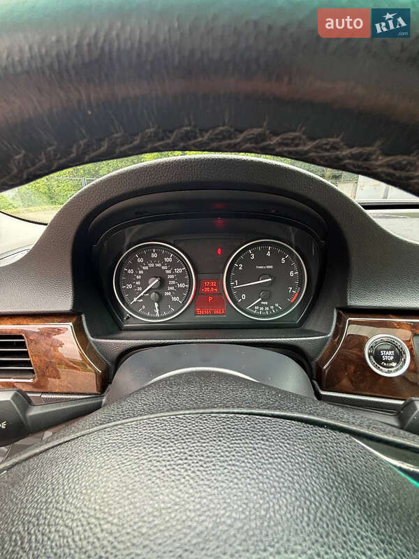 Седан BMW 3 Series 2011 в Львове