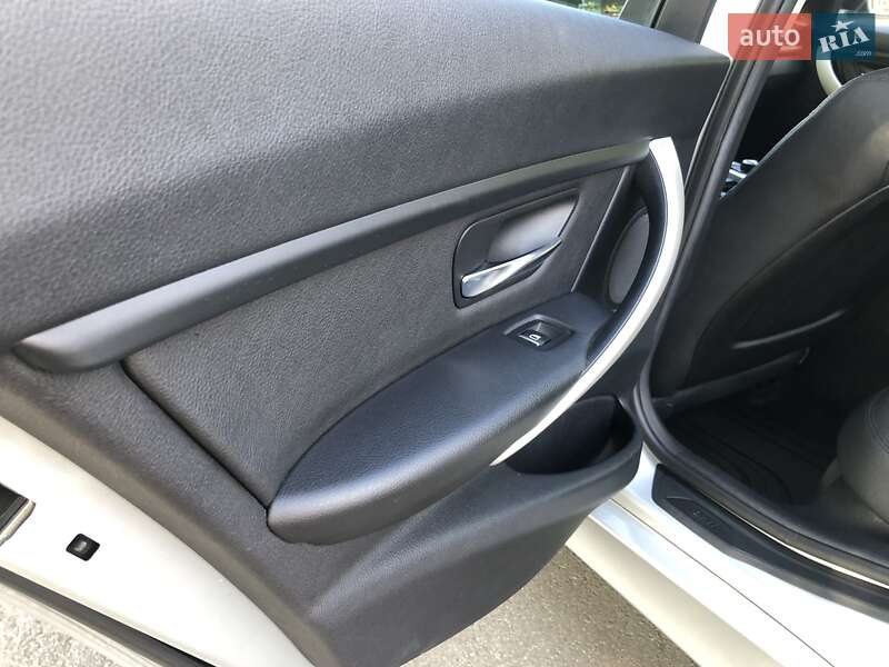 Седан BMW 3 Series 2016 в Вінниці