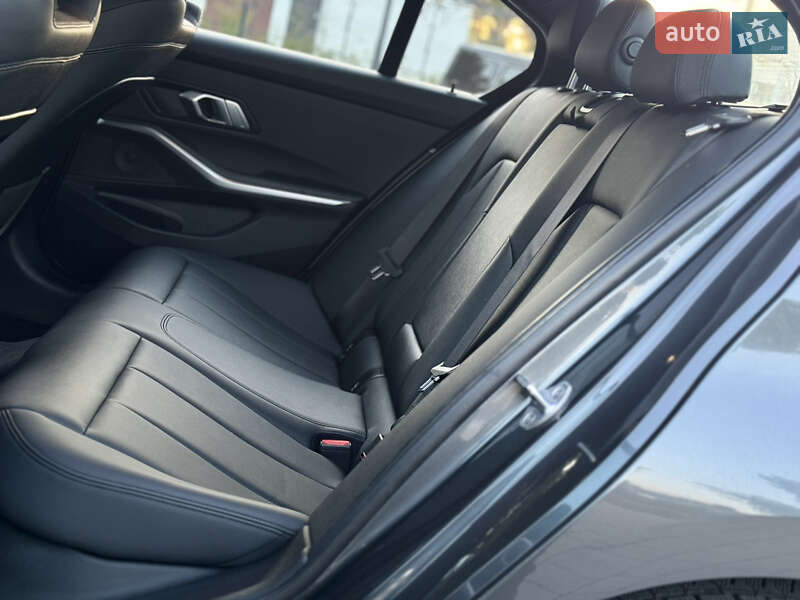Седан BMW 3 Series 2019 в Львові