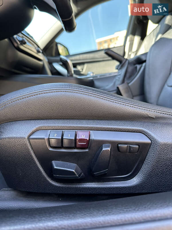 Седан BMW 3 Series 2012 в Бучачі