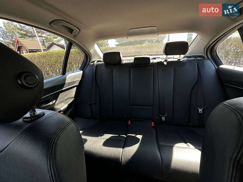 Седан BMW 3 Series 2016 в Івано-Франківську