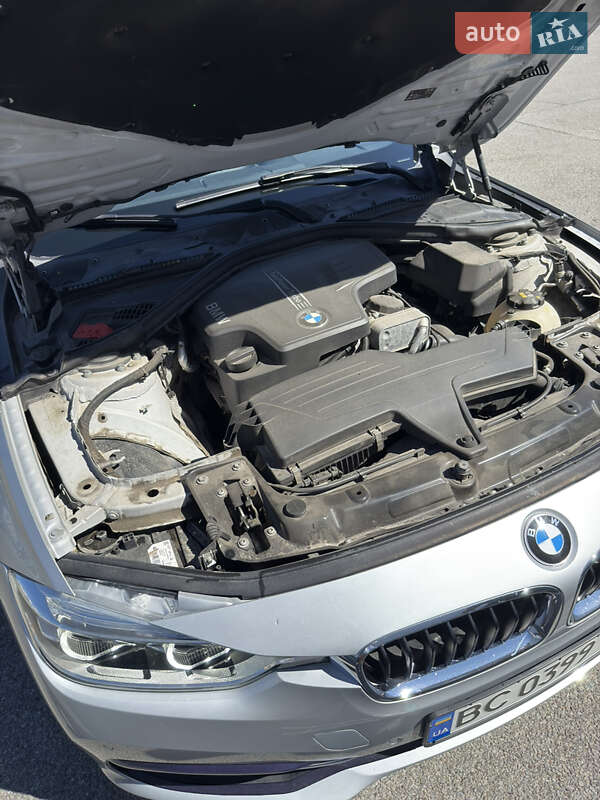 Седан BMW 3 Series 2015 в Львові