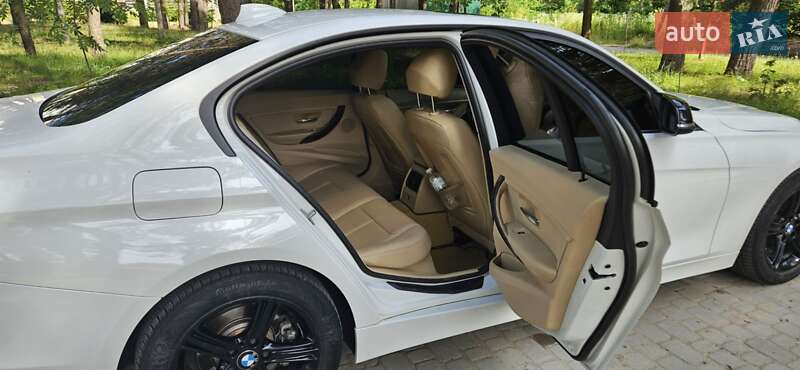 Седан BMW 3 Series 2015 в Новояворівську