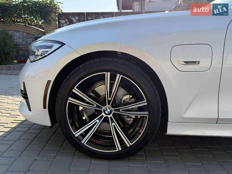 Седан BMW 3 Series 2021 в Кропивницькому