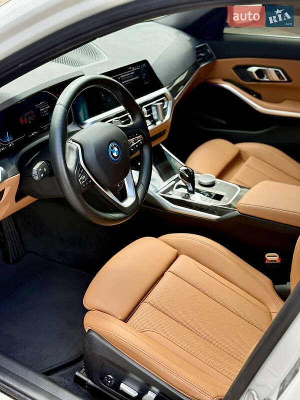 Седан BMW 3 Series 2021 в Кропивницькому
