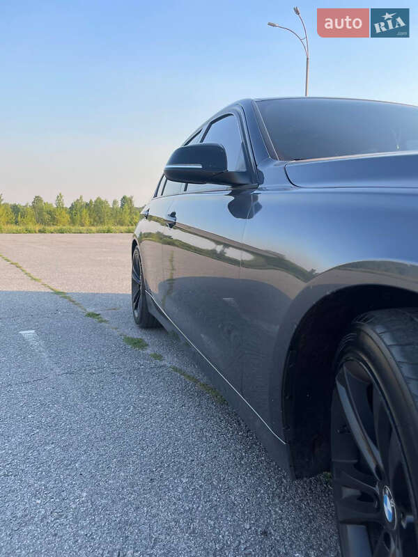 Седан BMW 3 Series 2012 в Безлюдівці