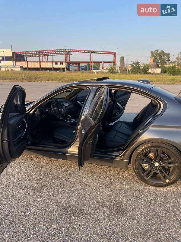 Седан BMW 3 Series 2012 в Безлюдівці