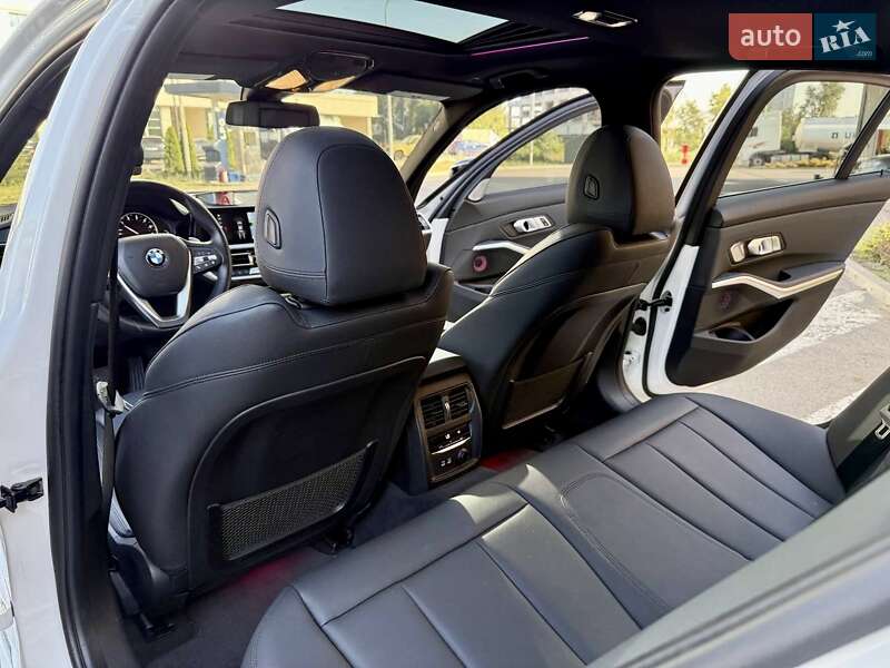 Седан BMW 3 Series 2019 в Дніпрі