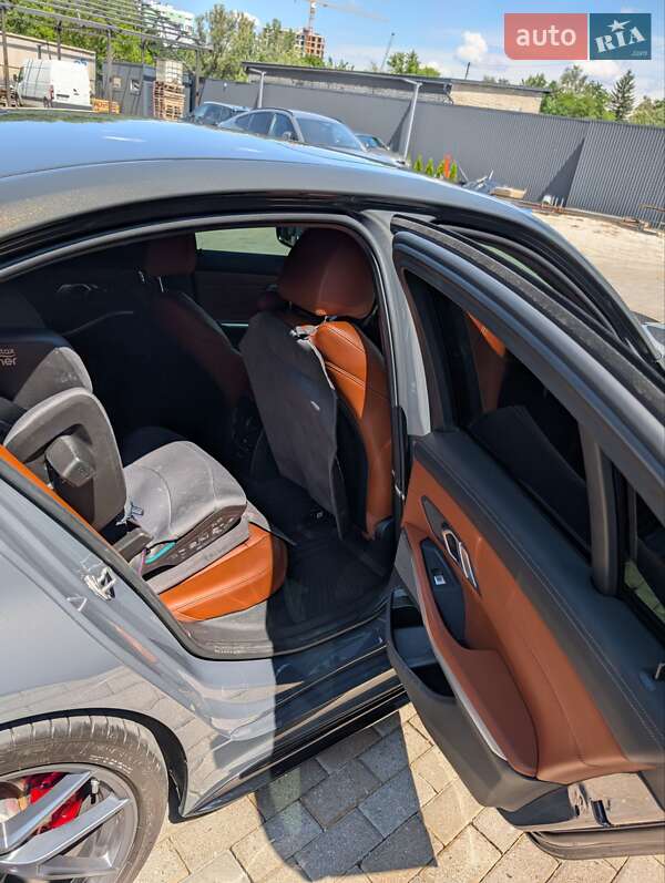 Седан BMW 3 Series 2023 в Львове