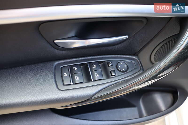 Седан BMW 3 Series 2018 в Львові