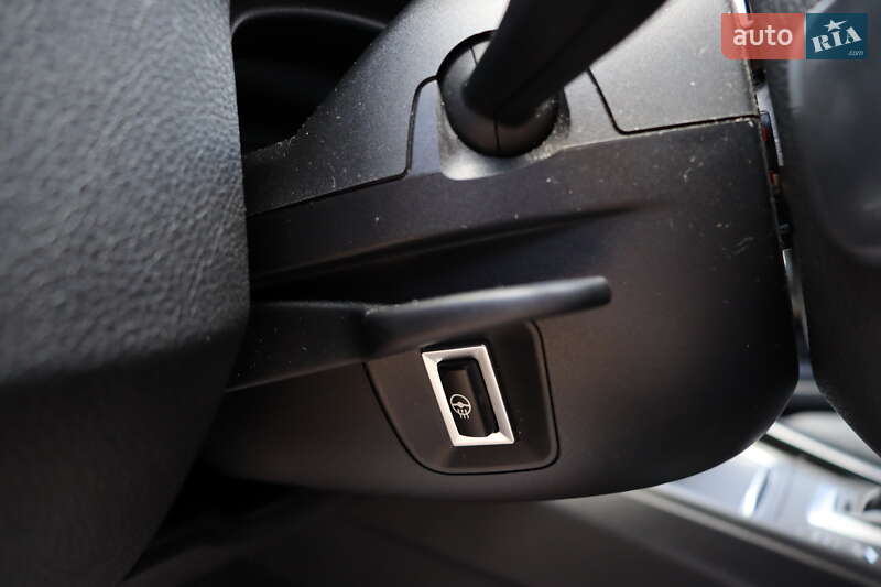 Седан BMW 3 Series 2018 в Львові