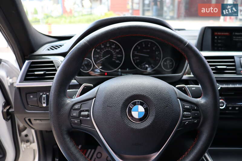 Седан BMW 3 Series 2018 в Львові