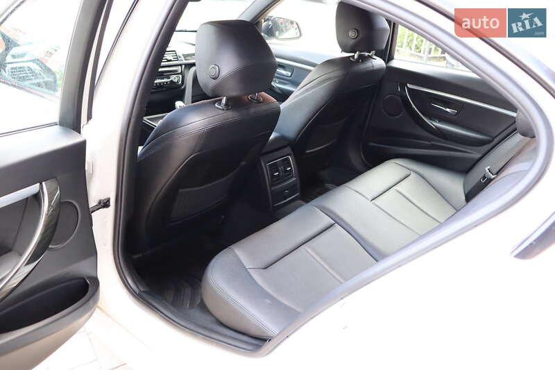 Седан BMW 3 Series 2018 в Львові