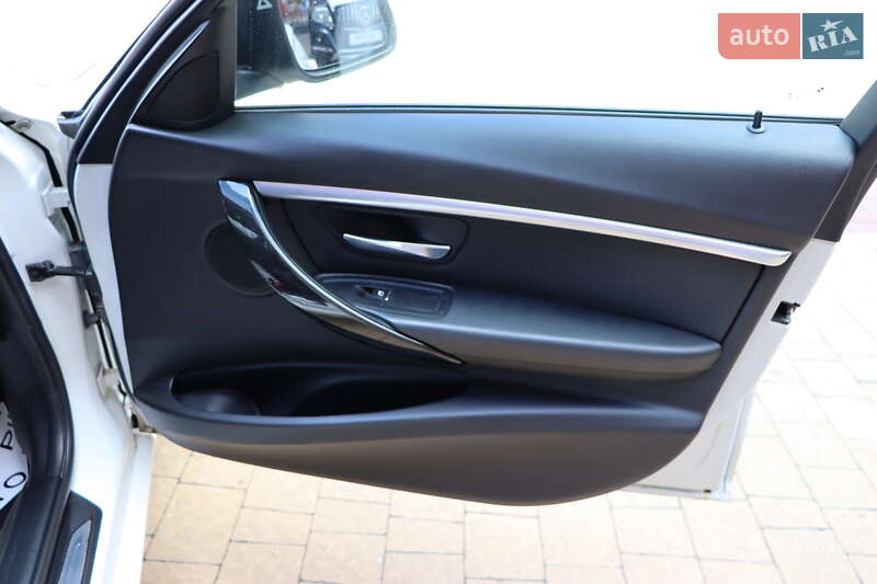 Седан BMW 3 Series 2018 в Львові