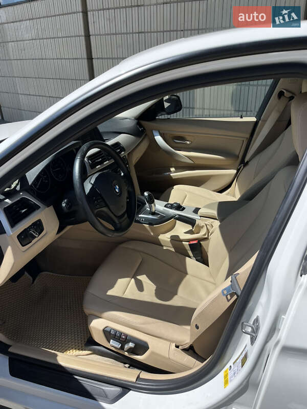 Седан BMW 3 Series 2016 в Києві