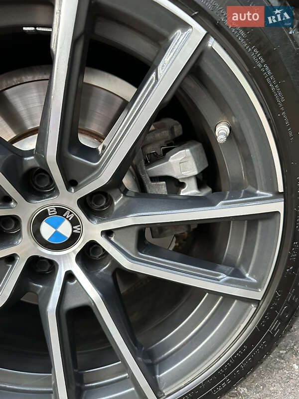 Седан BMW 3 Series 2019 в Черкасах