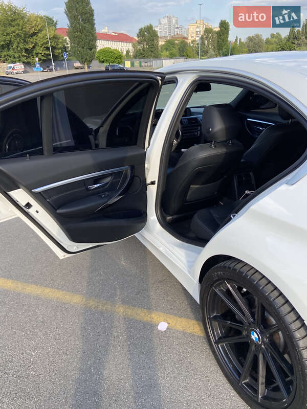 Седан BMW 3 Series 2017 в Киеве