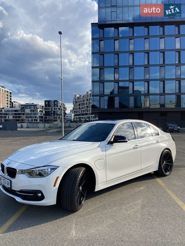 Седан BMW 3 Series 2017 в Киеве