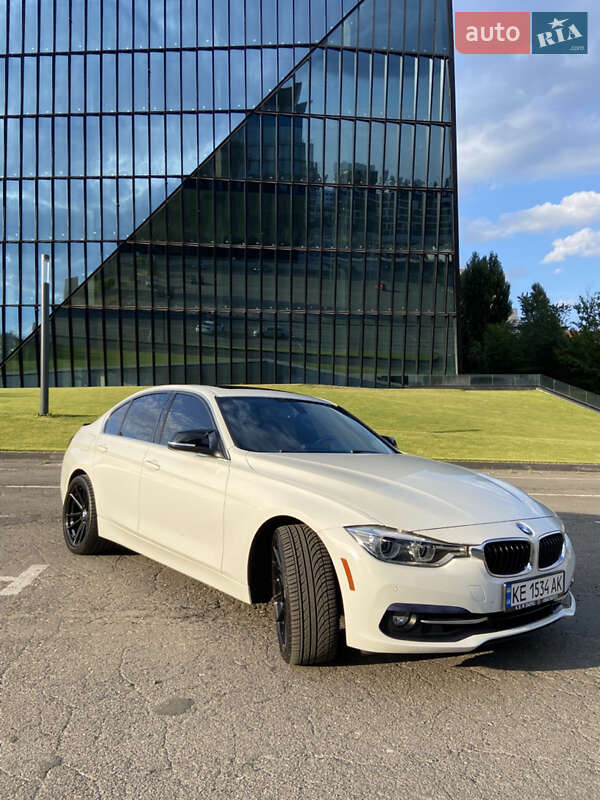 Седан BMW 3 Series 2017 в Киеве