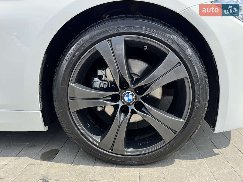 Седан BMW 3 Series 2016 в Вінниці