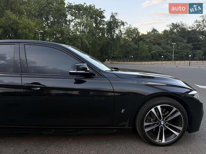 Седан BMW 3 Series 2016 в Одессе