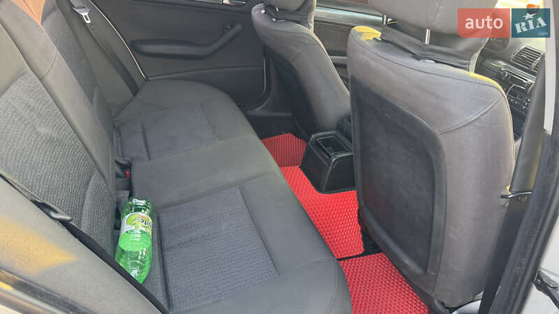 Седан BMW 3 Series 2002 в Каневе