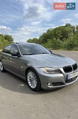 Седан BMW 3 Series 2010 в 