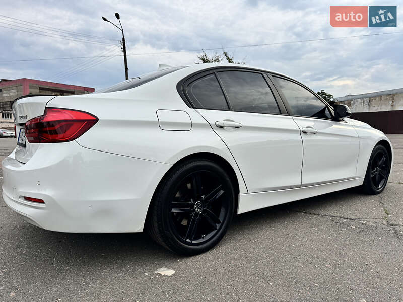 Седан BMW 3 Series 2017 в Киеве
