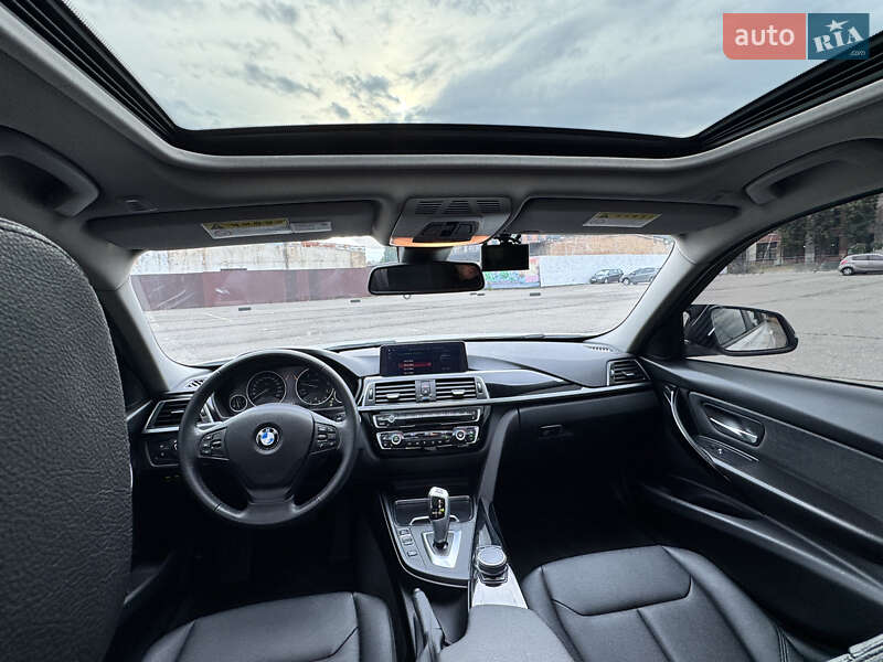 Седан BMW 3 Series 2017 в Киеве