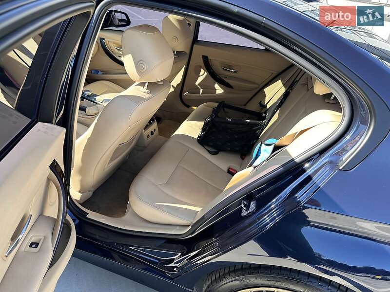 Седан BMW 3 Series 2015 в Киеве