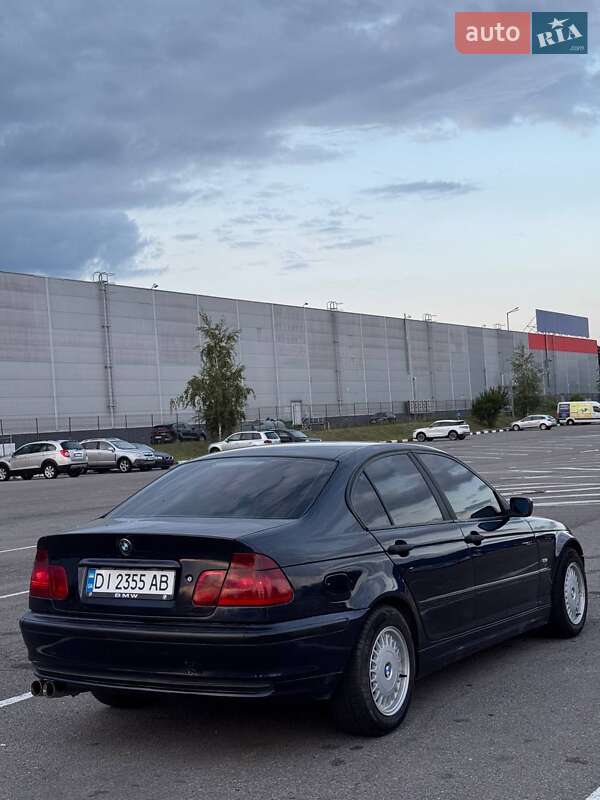 Седан BMW 3 Series 2000 в Дубровиці