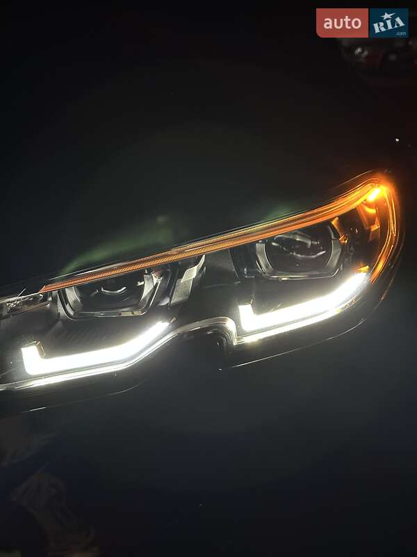 Седан BMW 3 Series 2019 в Черкасах