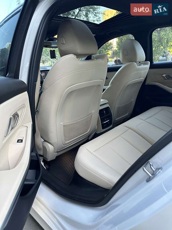 Седан BMW 3 Series 2019 в Тернополі фото 29 Седан BMW 3 Series 2019 в Тернополі