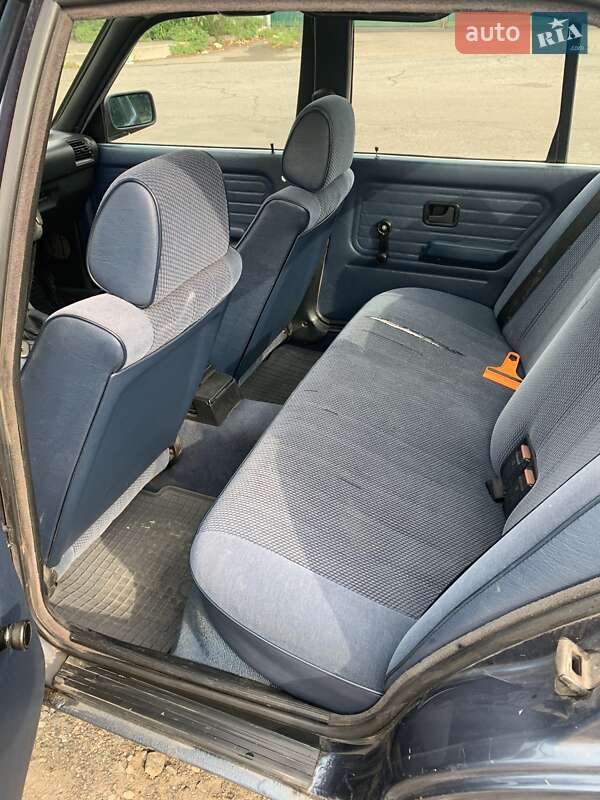 Седан BMW 3 Series 1986 в Киеве