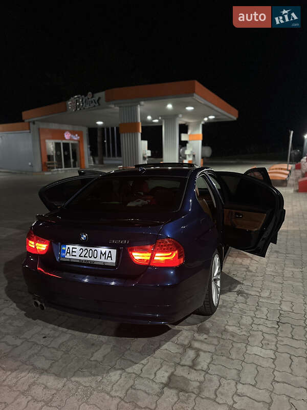 Седан BMW 3 Series 2011 в Каменском фото 6 Седан BMW 3 Series 2011 в Каменском