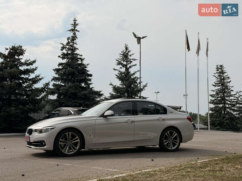 Седан BMW 3 Series 2017 в Киеве