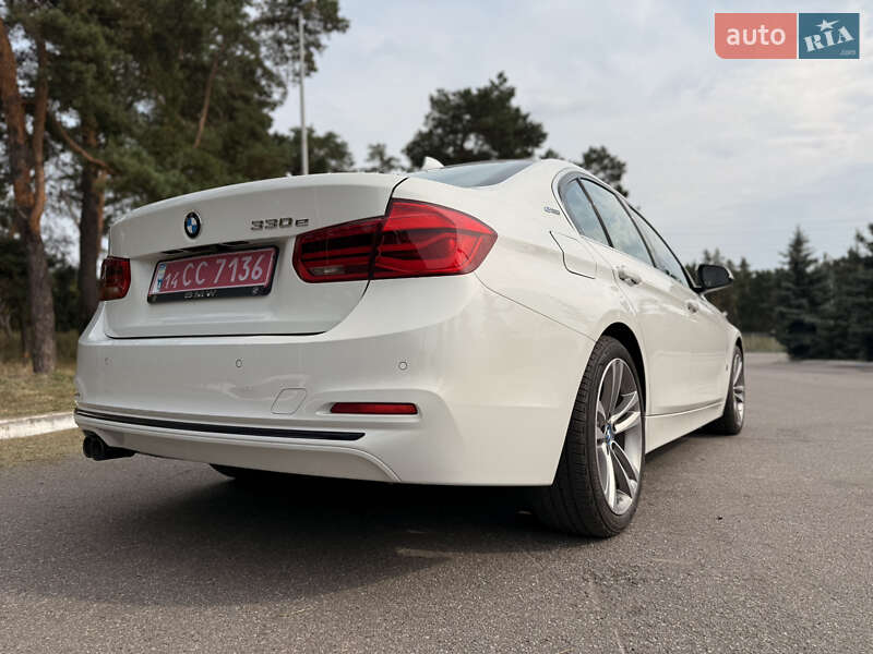 Седан BMW 3 Series 2017 в Киеве