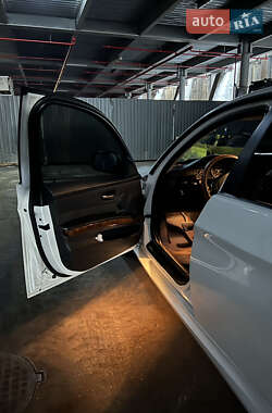 Седан BMW 3 Series 2011 в 